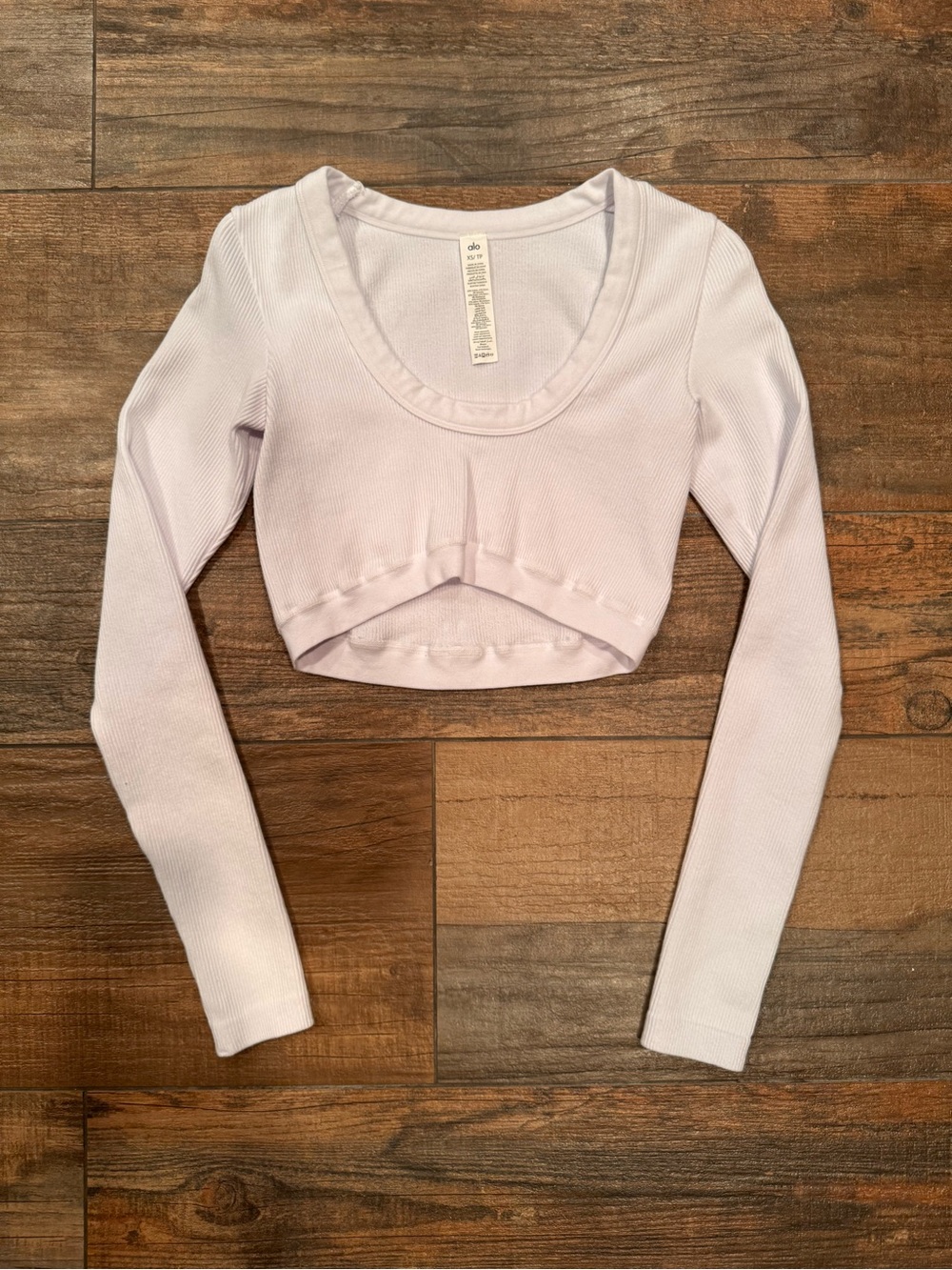 ALO Yoga Women’s White Ribbed Long Sleeve Crop Top